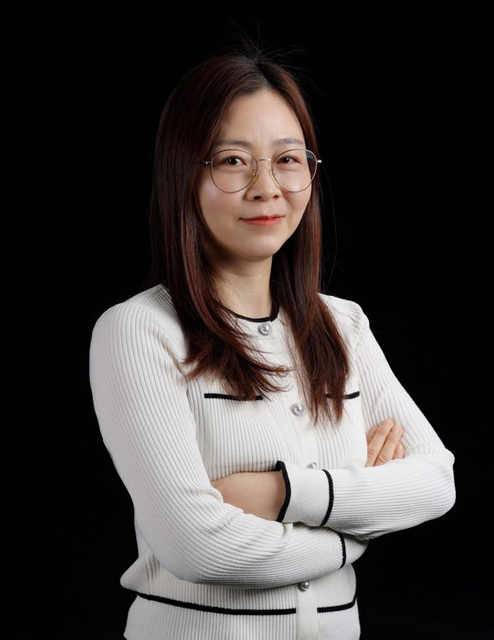 Amy Shen(Bowed Strings & Accessories Specialist )