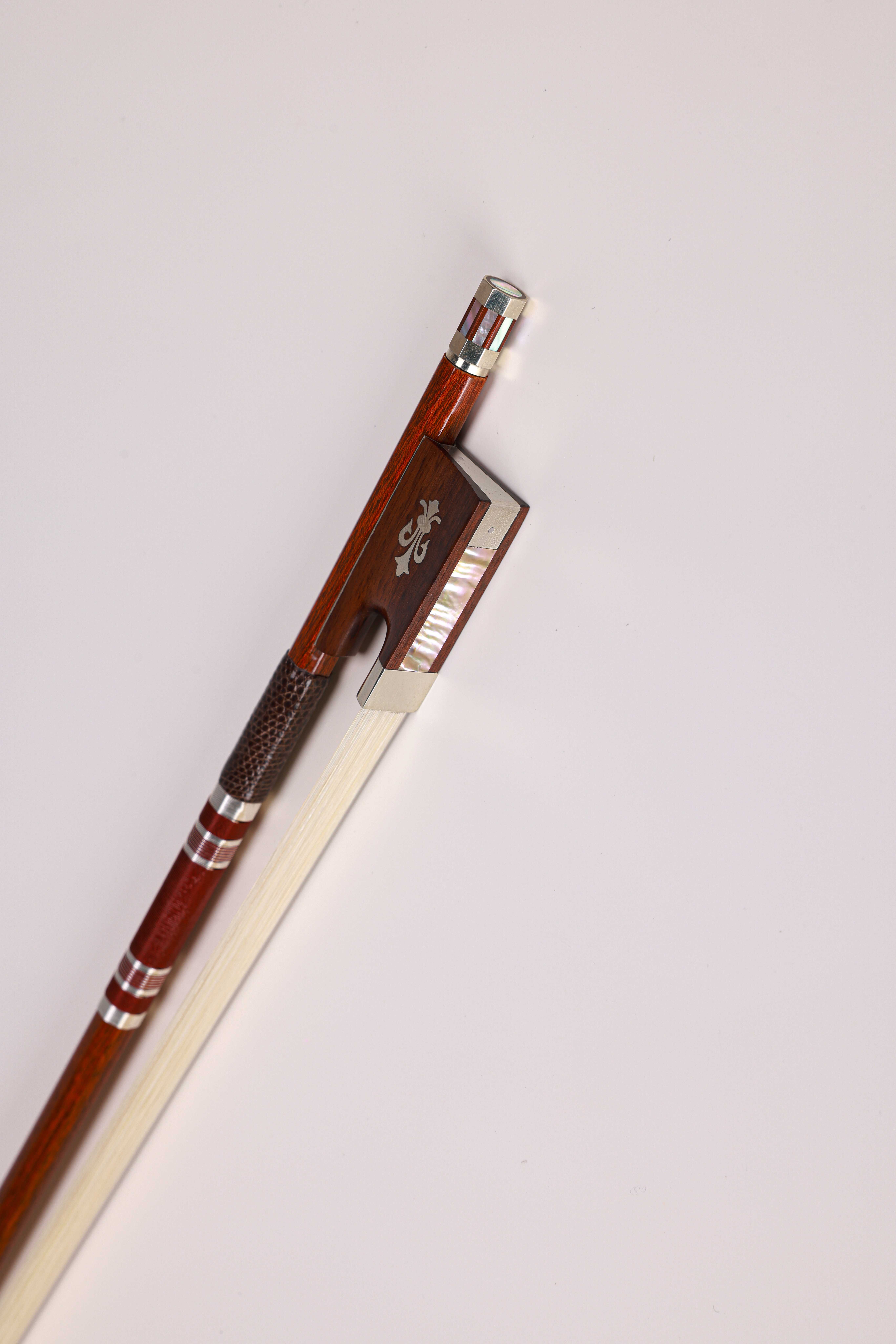 Premium Carbon Fiber Violin Bow Wood Grain Finish Hand Carved Snakewood Frog with Natural Horsehair (WV895CH-W)