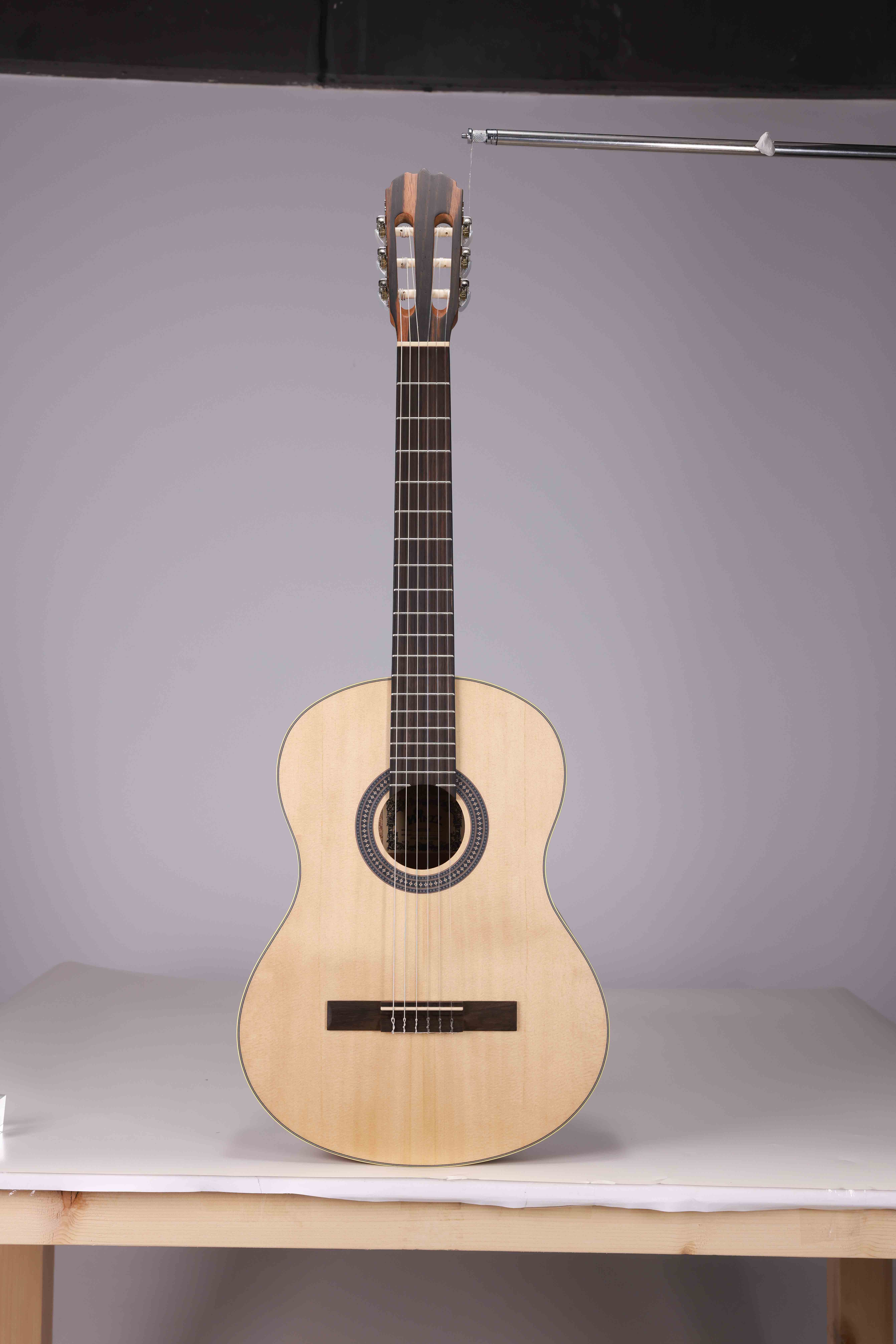 WCG1602 Winzz Exotic Material 39‘’ Classical Guitar Made in Indonesia