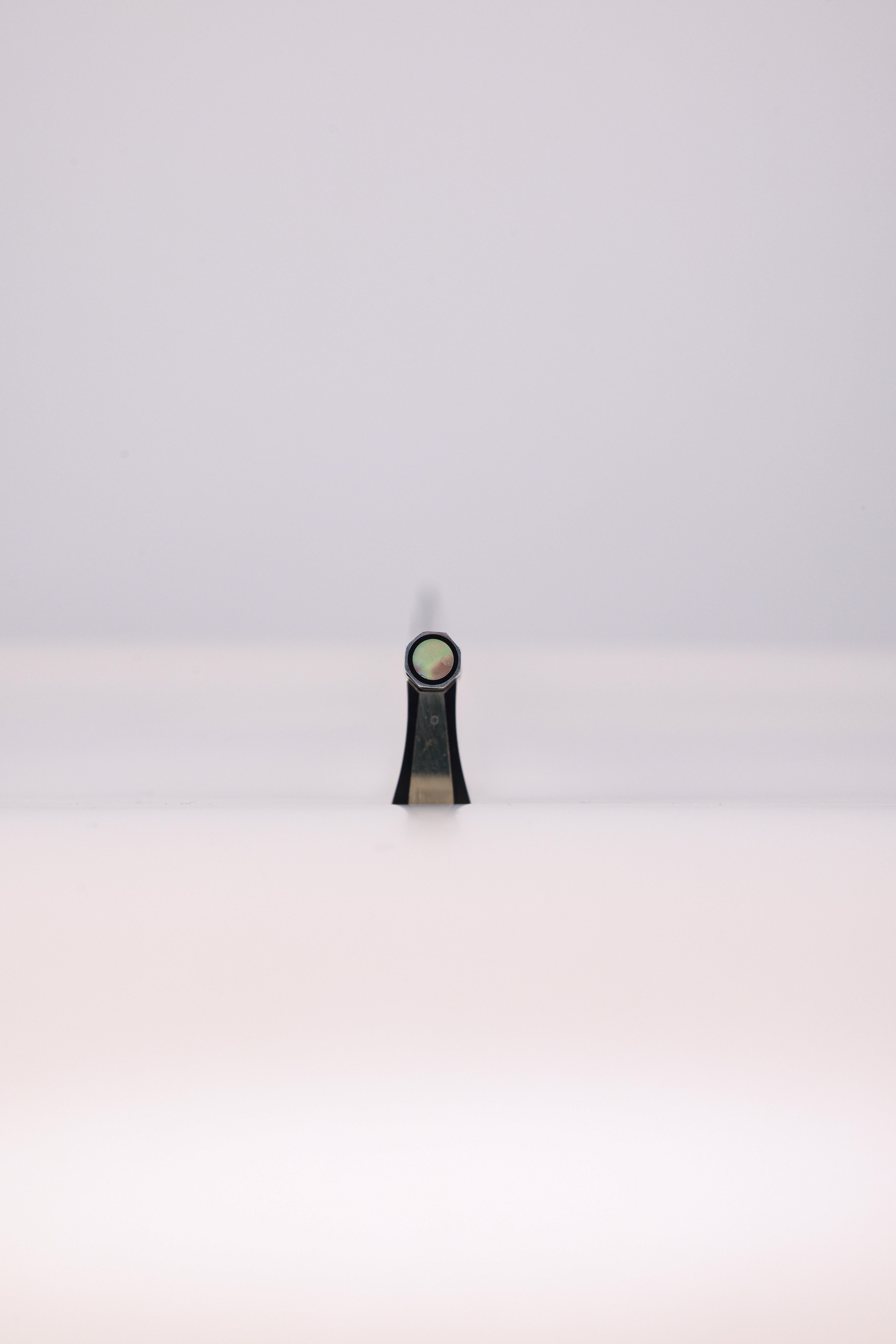 High-Performance Carbon Fiber Violin Bow with Hand-Carved Ebony Frog (WV885CH-G)