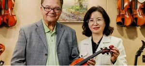 Hofner CEO Klaus Schoeller Visited Aileen Music for Communication And Negotiation_1200_547.png