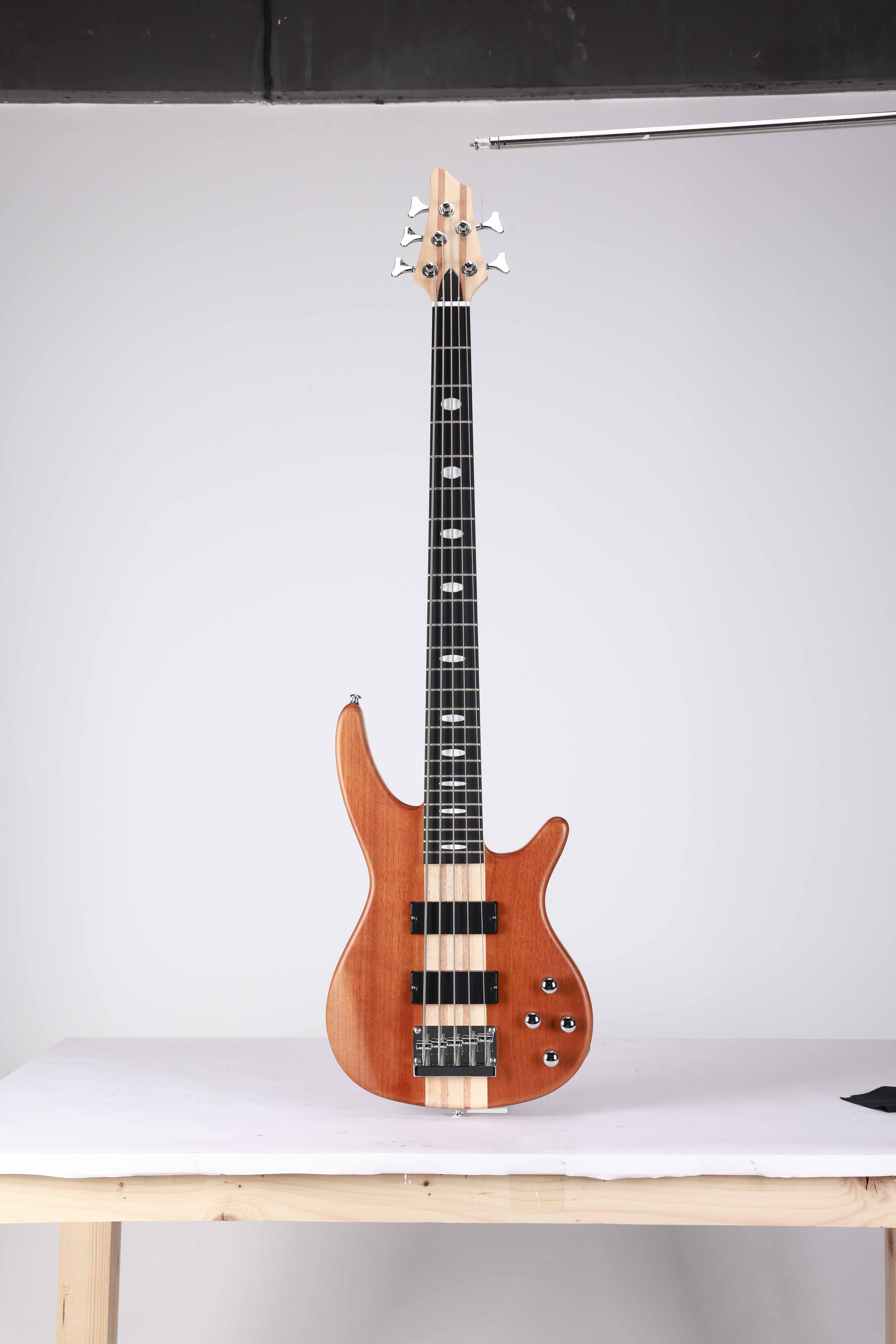 4/5/6 Strings Neck Through Body Electric Bass (EBS670-4)